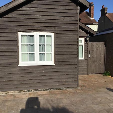 In The Heart Of Chichester Apartment Exterior photo