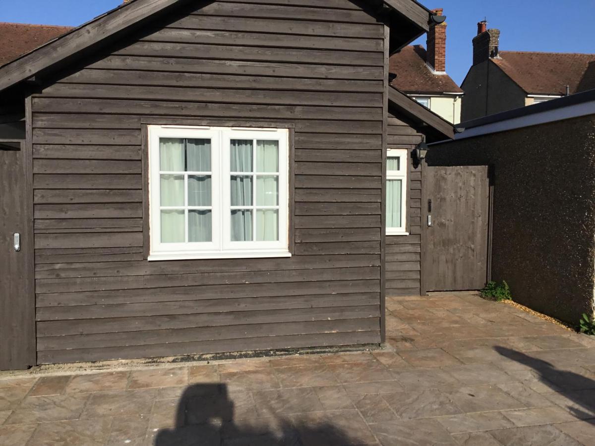 In The Heart Of Chichester Apartment Exterior photo